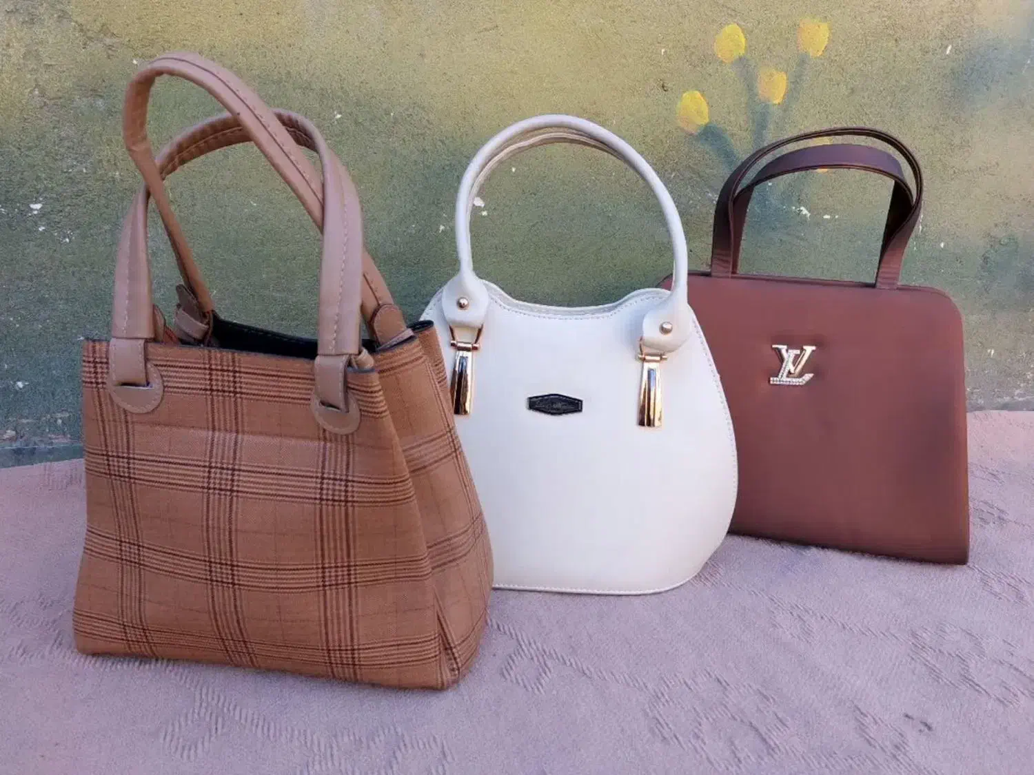 کیف|کیف، کفش، کمربند|برخوار, |دیوار