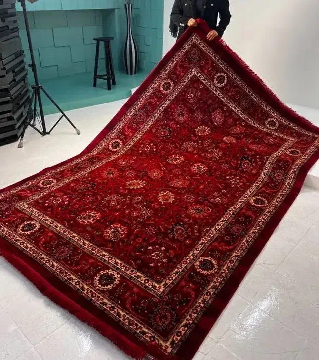 فرش کلاسیک زمینه قرمز لاکی|فرش|تهران, شکوفه (عبدل آباد)|دیوار