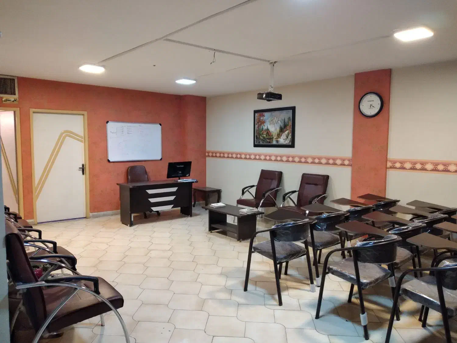 اجاره اتاق در دفتر کار بصورت دربست|اجارهٔ دفتر کار، اتاق اداری، مطب|اصفهان, نقش جهان|دیوار