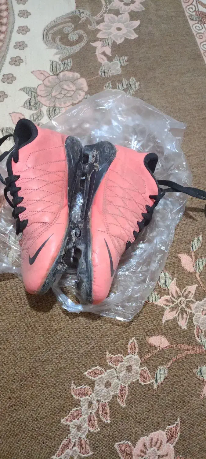 کفش فوتبالی درحد نو|ورزش‌های توپی|الشتر, |دیوار