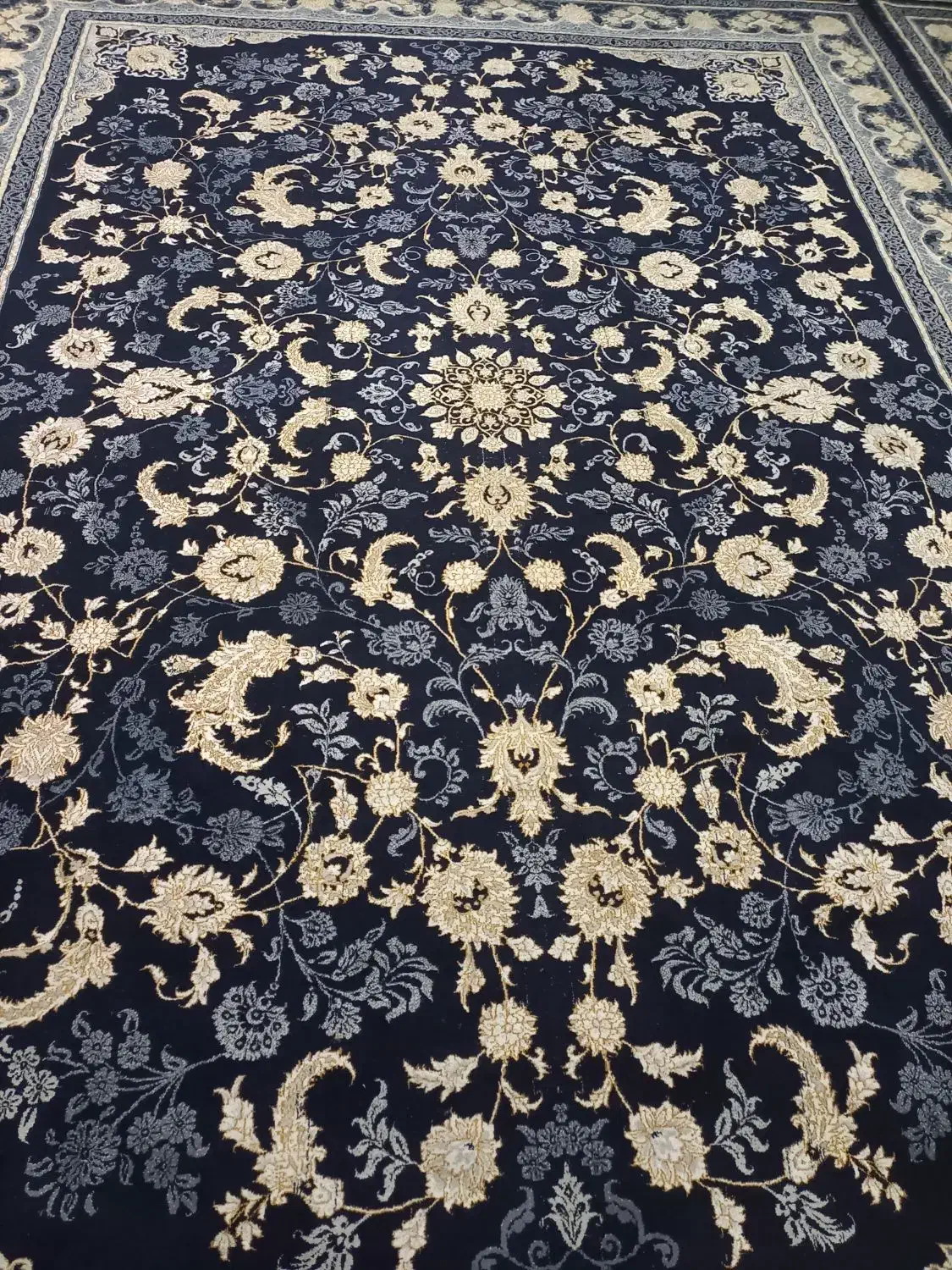 دوعددفرش ۷۰۰شانه پاتریس طرح گل افشان|فرش|چناران, |دیوار