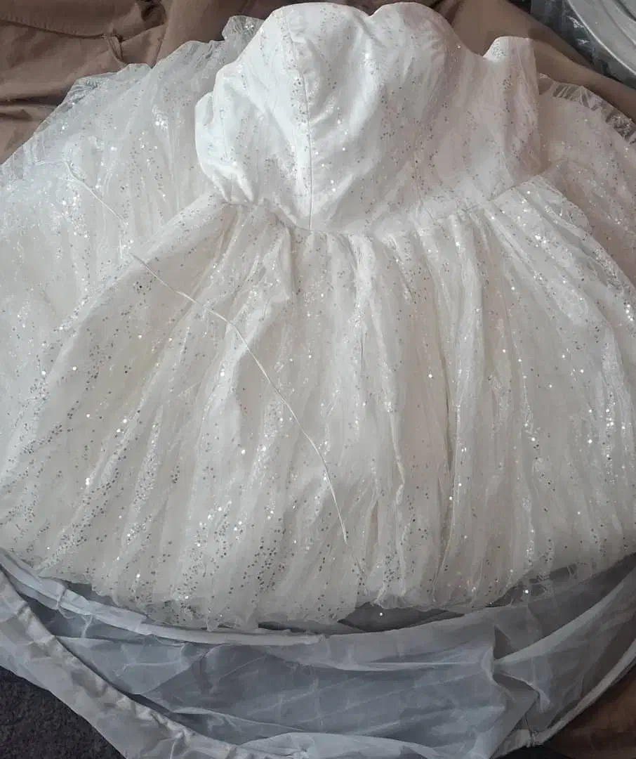 لباس عروس|لباس|اصفهان, رهنان|دیوار