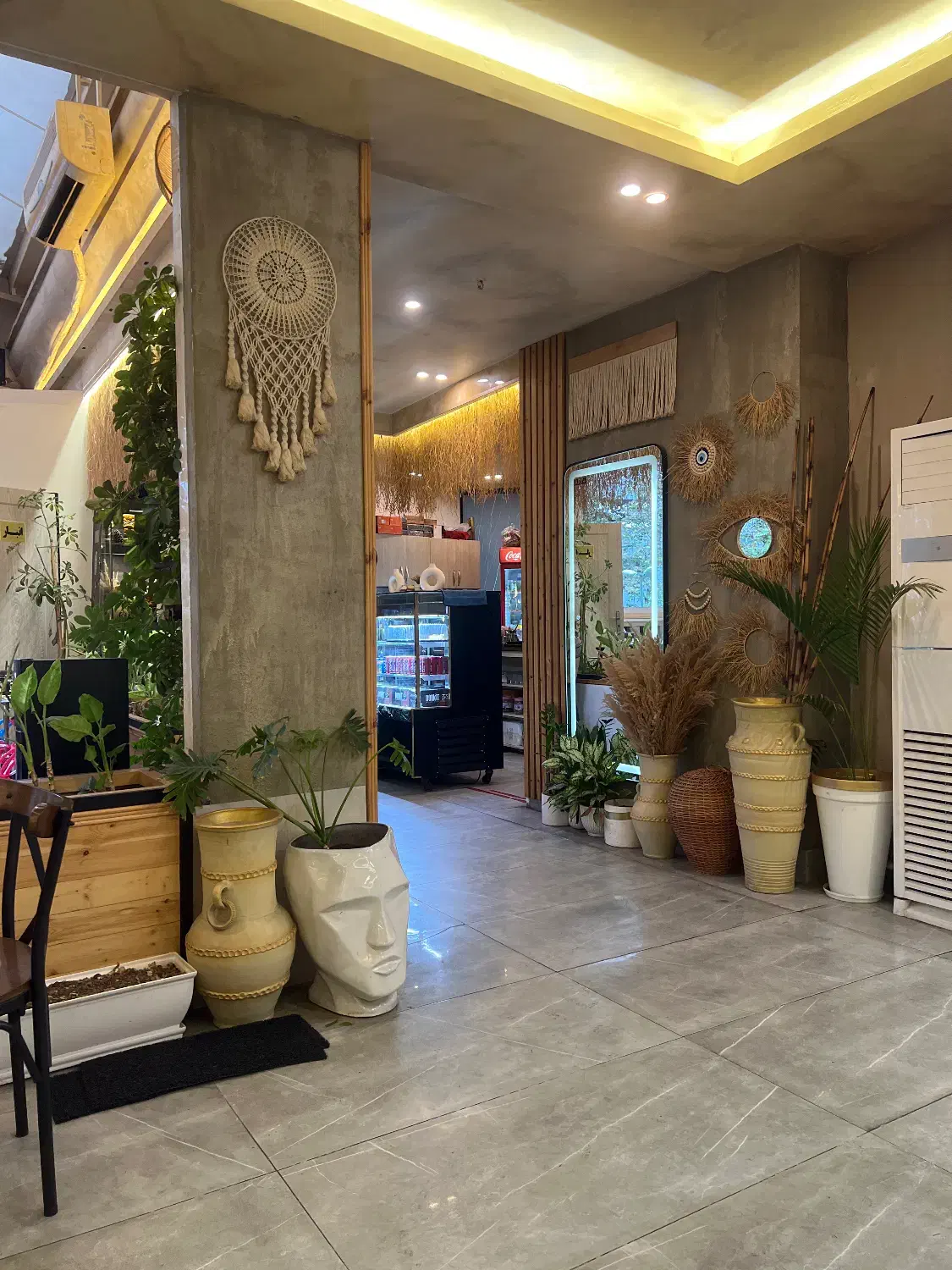 سالن دار|استخدام خدمات فروشگاه و رستوران|رشت, منظریه|دیوار