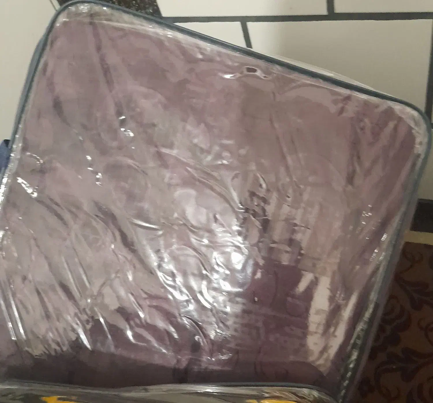 پتووپارچه|رختخواب، بالش، پتو|کنار تخته و کمار, |دیوار