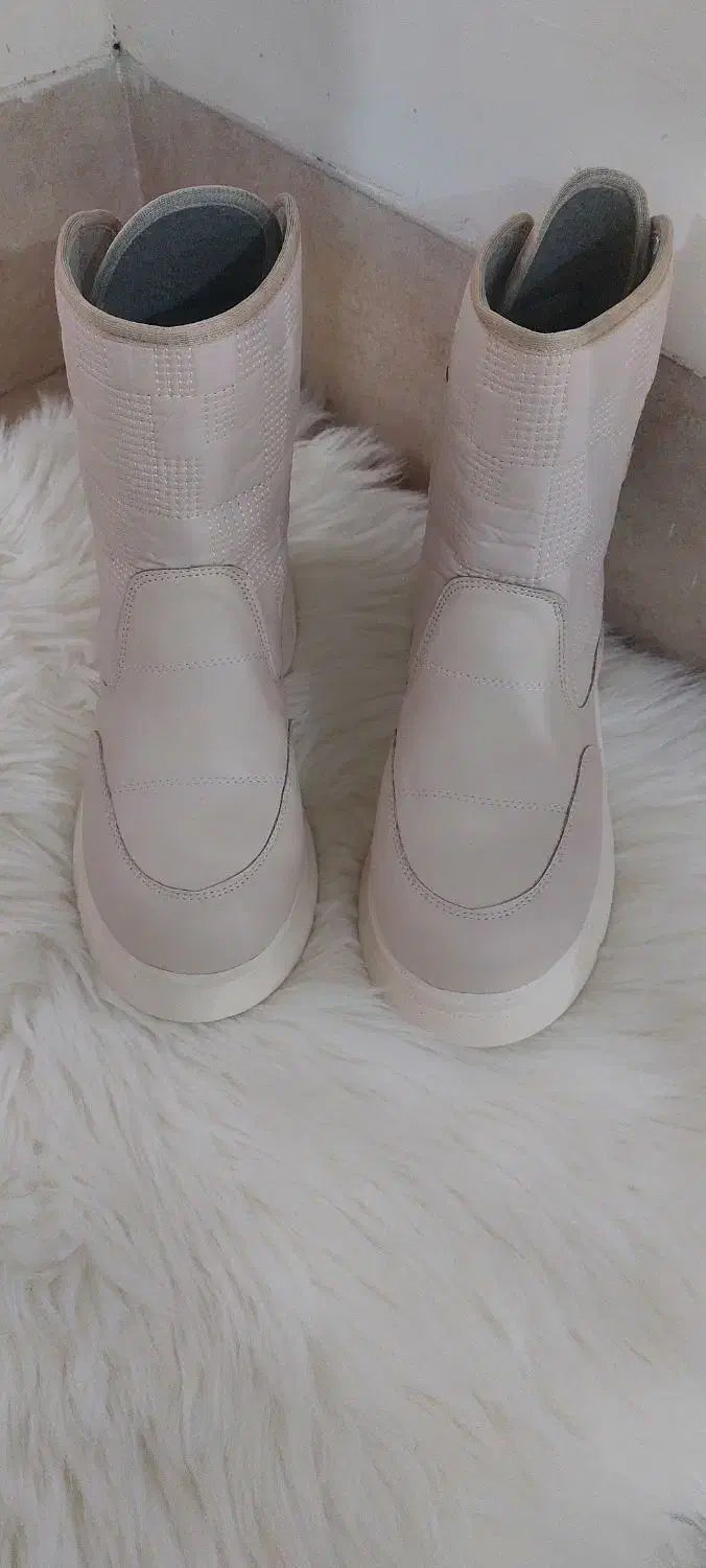 بوت  کرمی سایز 40|کیف، کفش، کمربند|سمنان, |دیوار