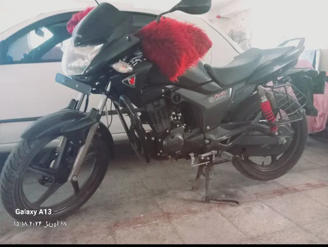 موتور سیکلت|موتورسیکلت|رباط‌کریم, رباط‌کریم|دیوار