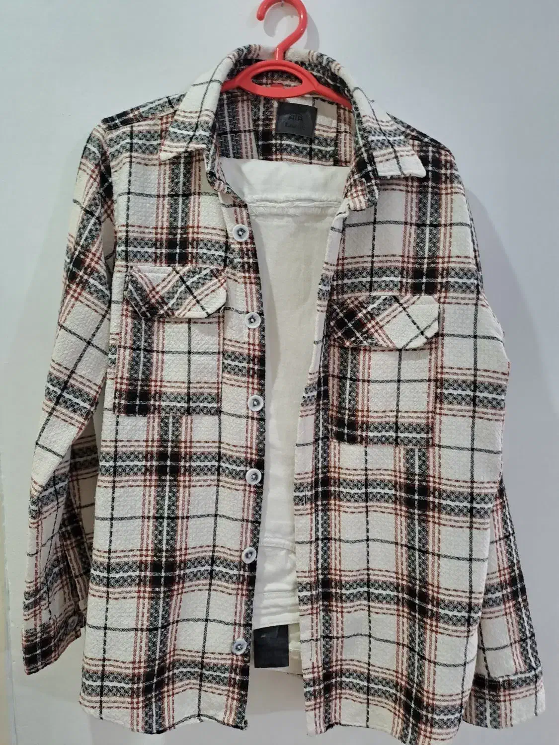 لباس نو ودر حدنو|لباس|فردیس, نگارستان|دیوار