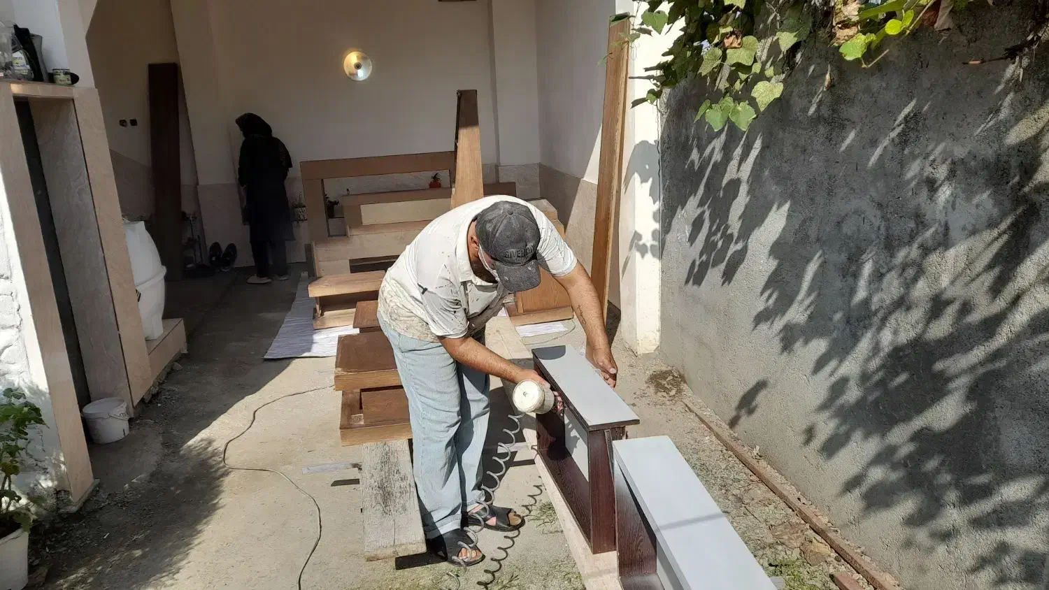 نقاشی ساختمان  وانجام انواع رنگ چوب و.. وسایل چوبی|خدمات پیشه و مهارت|تالش, هشتپر|دیوار