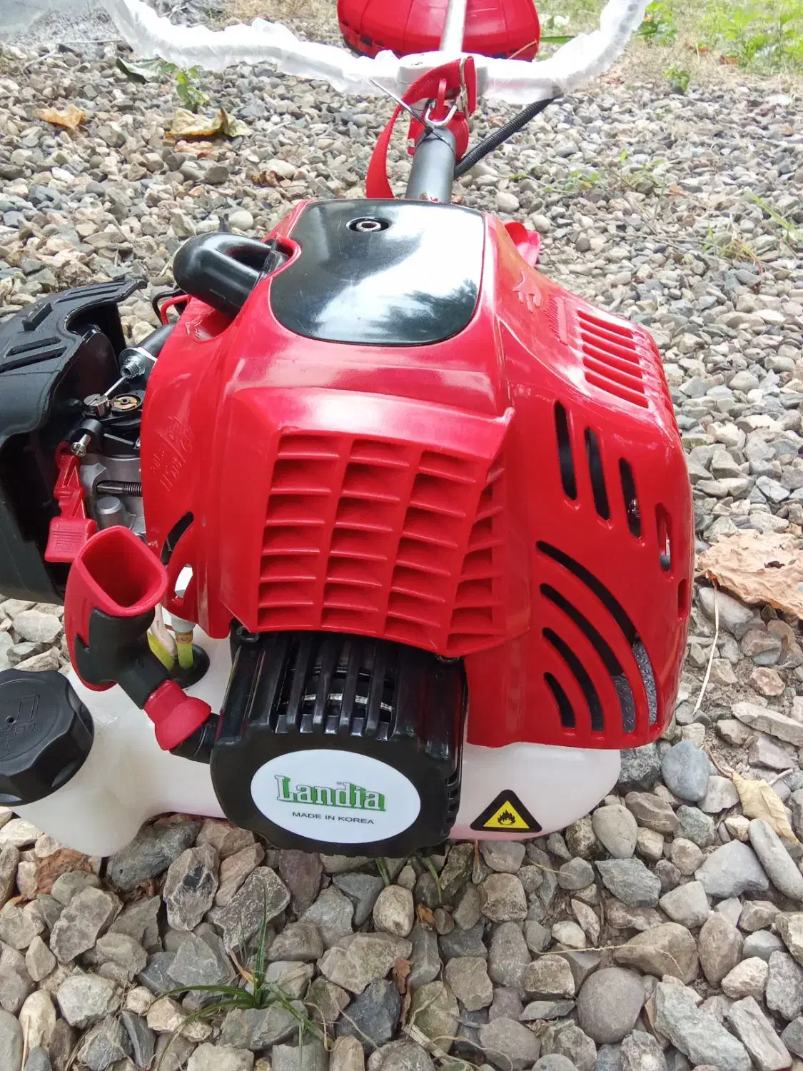 خدمات علف زنی و سمپاشی با دستگاه با قیمت مناسب|خدمات باغبانی و درختکاری|صومعهسرا, |دیوار