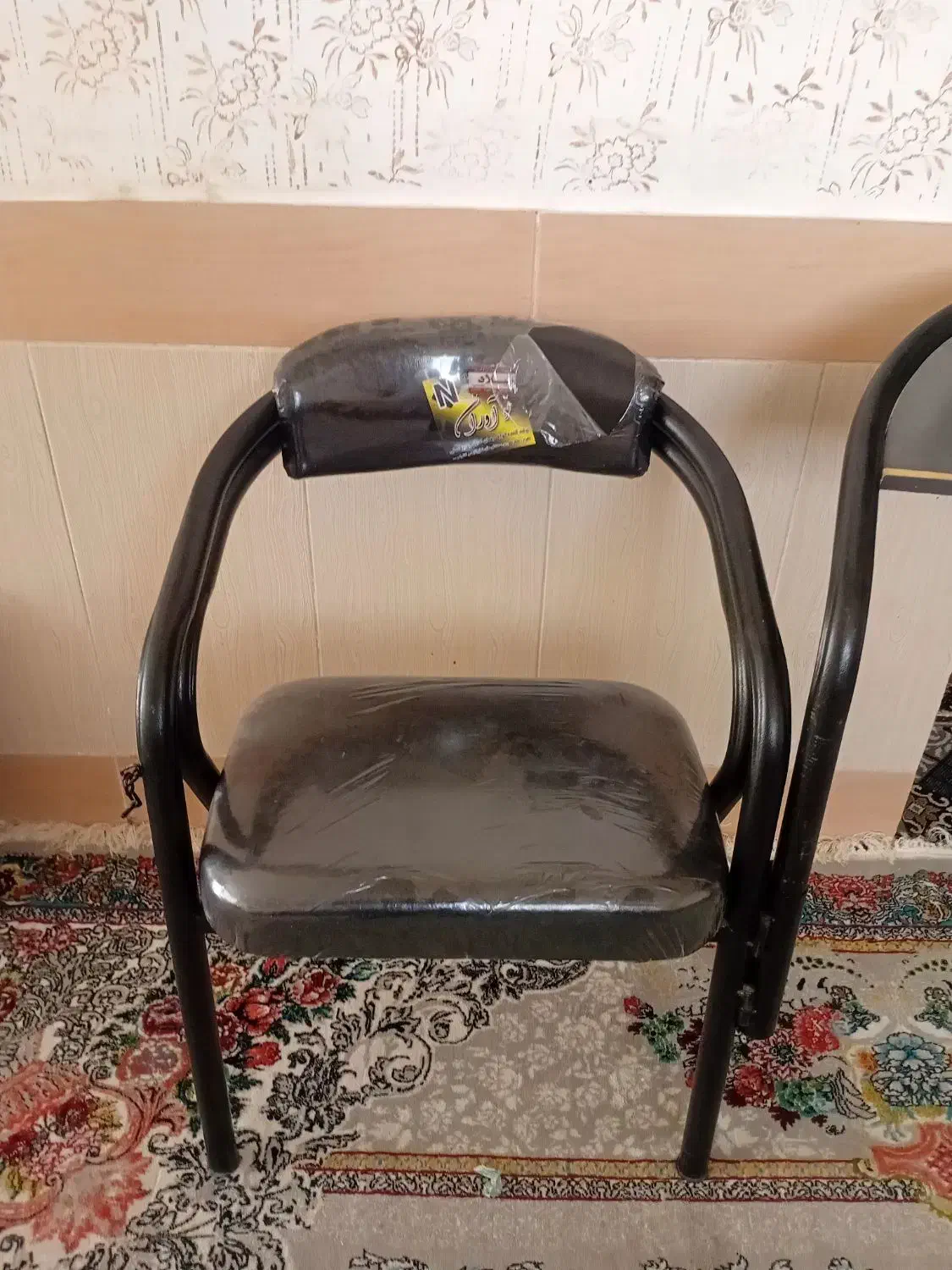 میز نماز|صندلی و نیمکت|تربت‌حیدریه, ۴۵ متری|دیوار