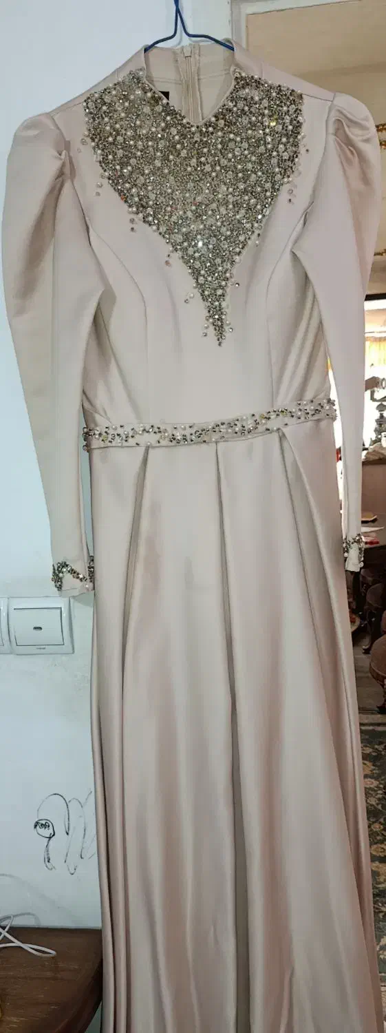 مجلسی لباس|لباس|پیشوا, |دیوار