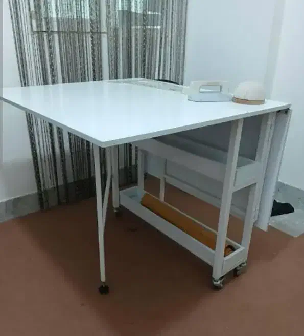 میز برش خیاطی /میز تاشو /میز کم جا|لوازم خیاطی و بافتنی|خرمآباد, |دیوار