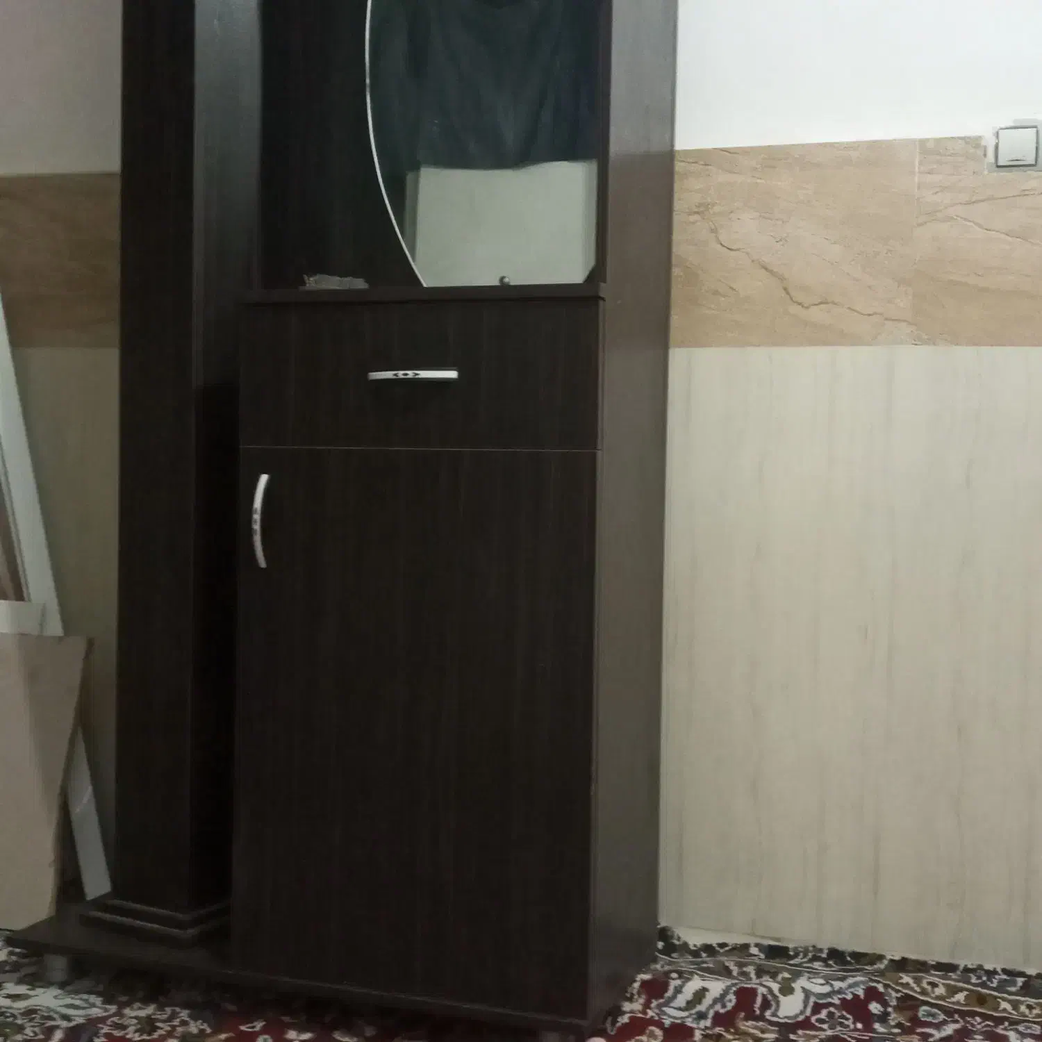 جاکفشی|جاکفشی، کمد، دراور|میانه, |دیوار