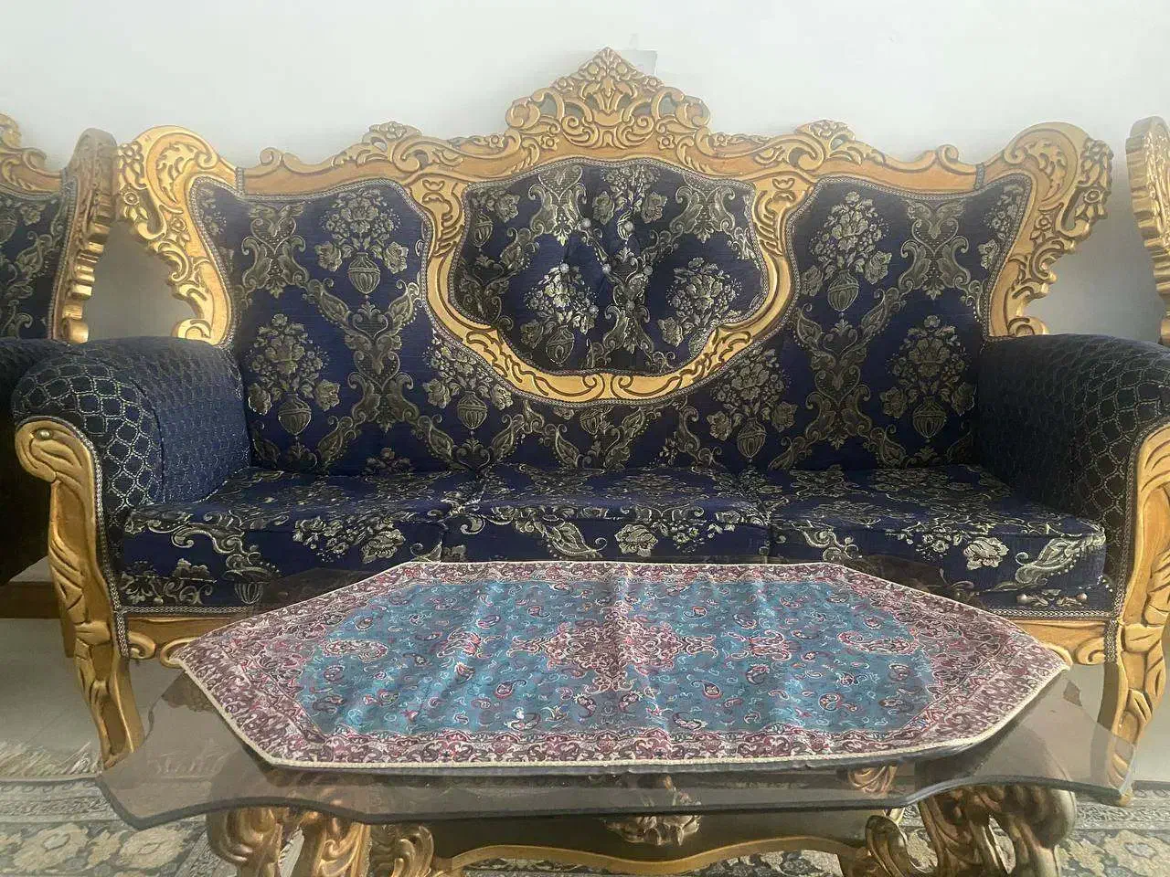 مبلمان سلطنتی ۷ نفره و تلوزیون و میزتی وی و جاکفشی|مبلمان خانگی و میز عسلی|نسیمشهر, |دیوار