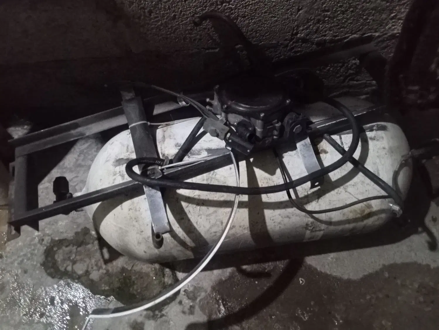 کپسول سی ان جی سالم درحد با ریگلاتور و پایه|قطعات یدکی و لوازم جانبی|بندر انزلی, کوی آزادگان|دیوار