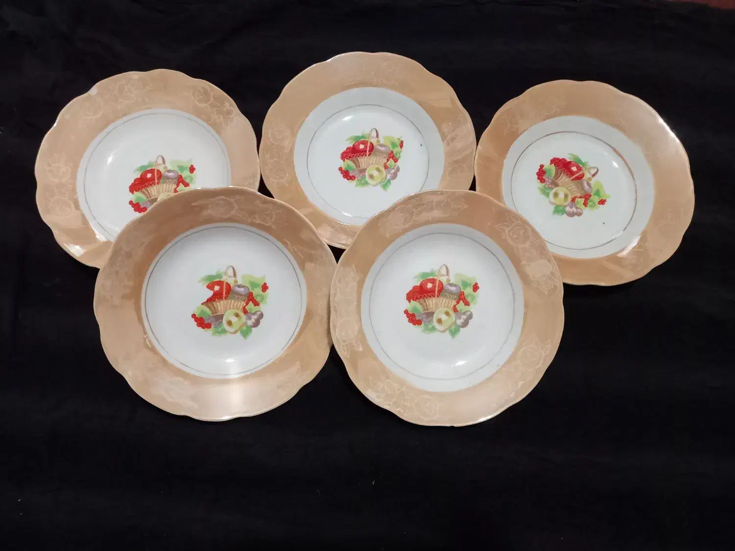 خورشت  خوری|ظروف سرو و پذیرایی|رشت, جماران|دیوار