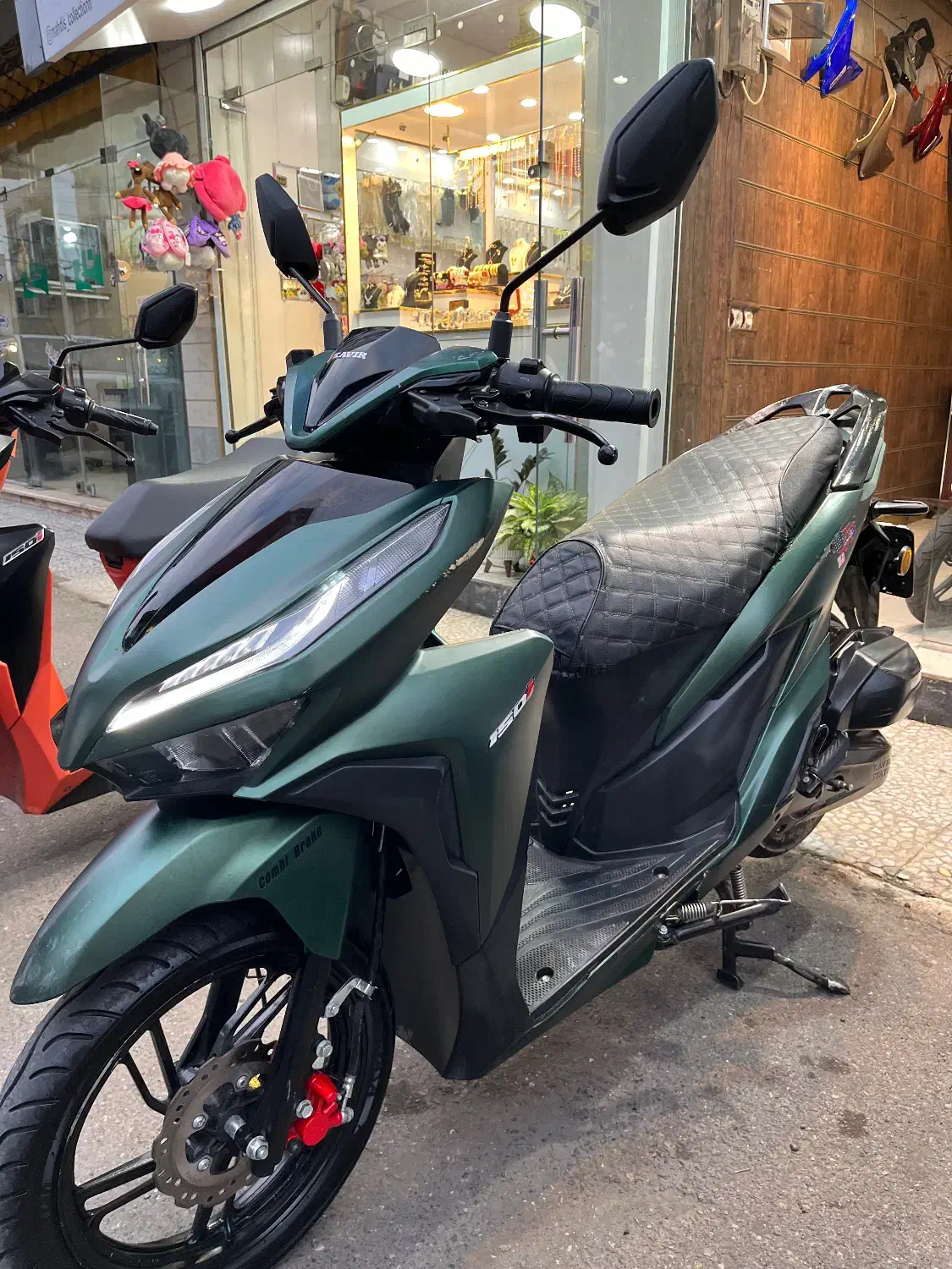 موتور اتومات کلیک کویر ۱۴۰۱|موتورسیکلت|رشت, فلسطین|دیوار