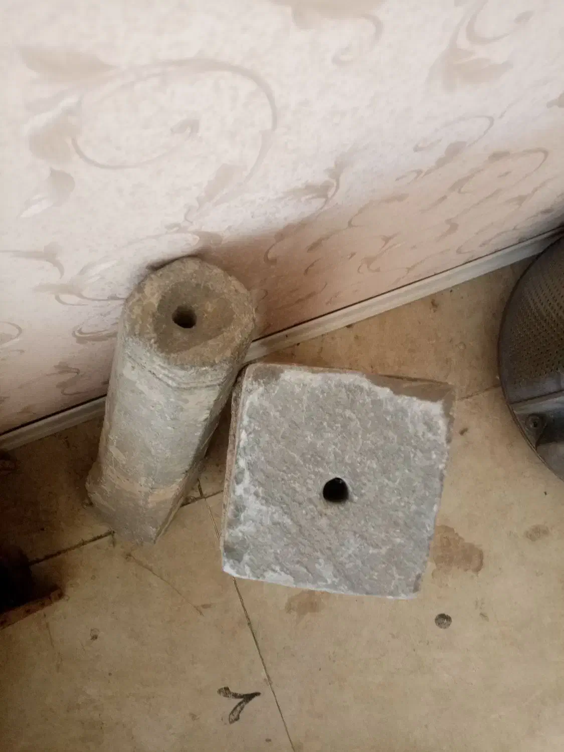 فواره قدیمی سنگی بیش ا زصدسال قبل دوتکه|مصالح و تجهیزات ساختمان|سبزوار, قصبه غربی|دیوار