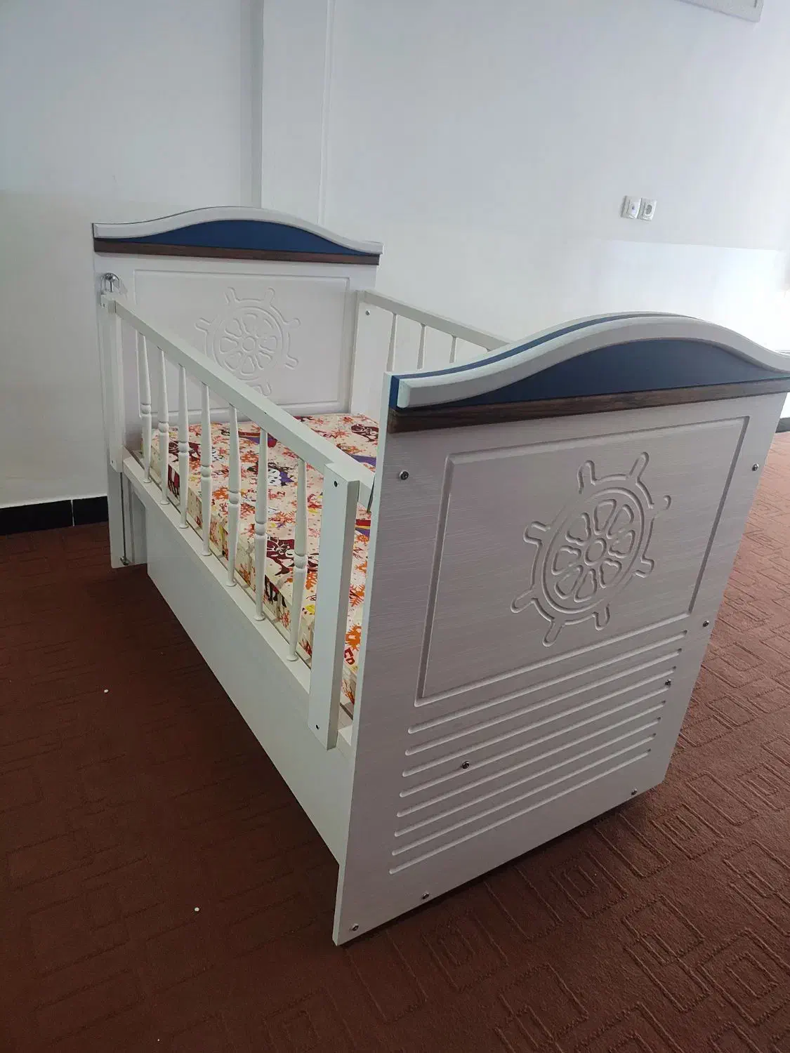 تخت کودک گهواره ای|تخت و صندلی بچه|مریوان, |دیوار