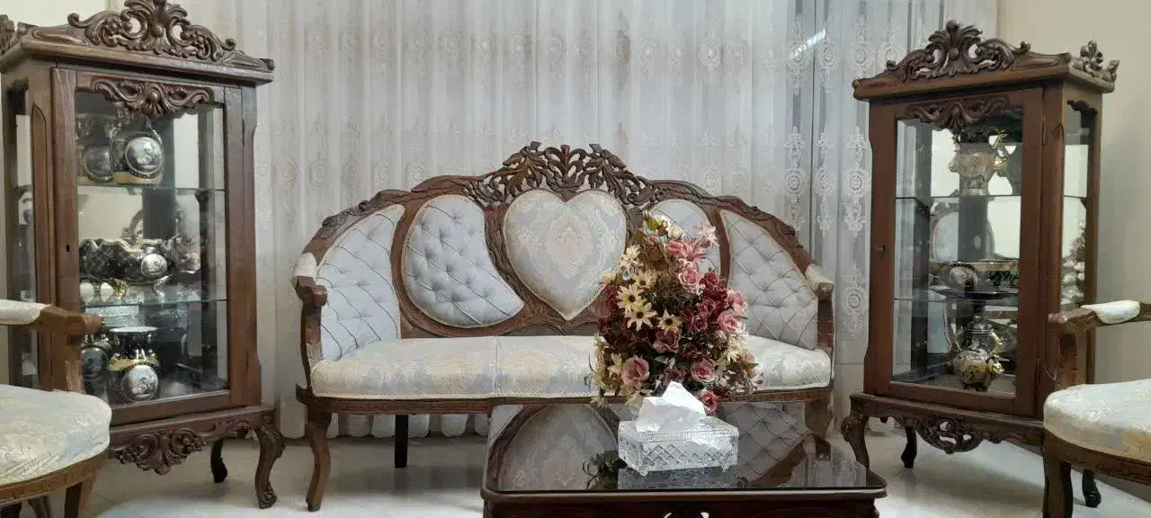 مبل 9نفره تمیز و شیک به همراه 2عدد ویترین|مبلمان خانگی و میز عسلی|شاهینشهر, خبرنگار|دیوار