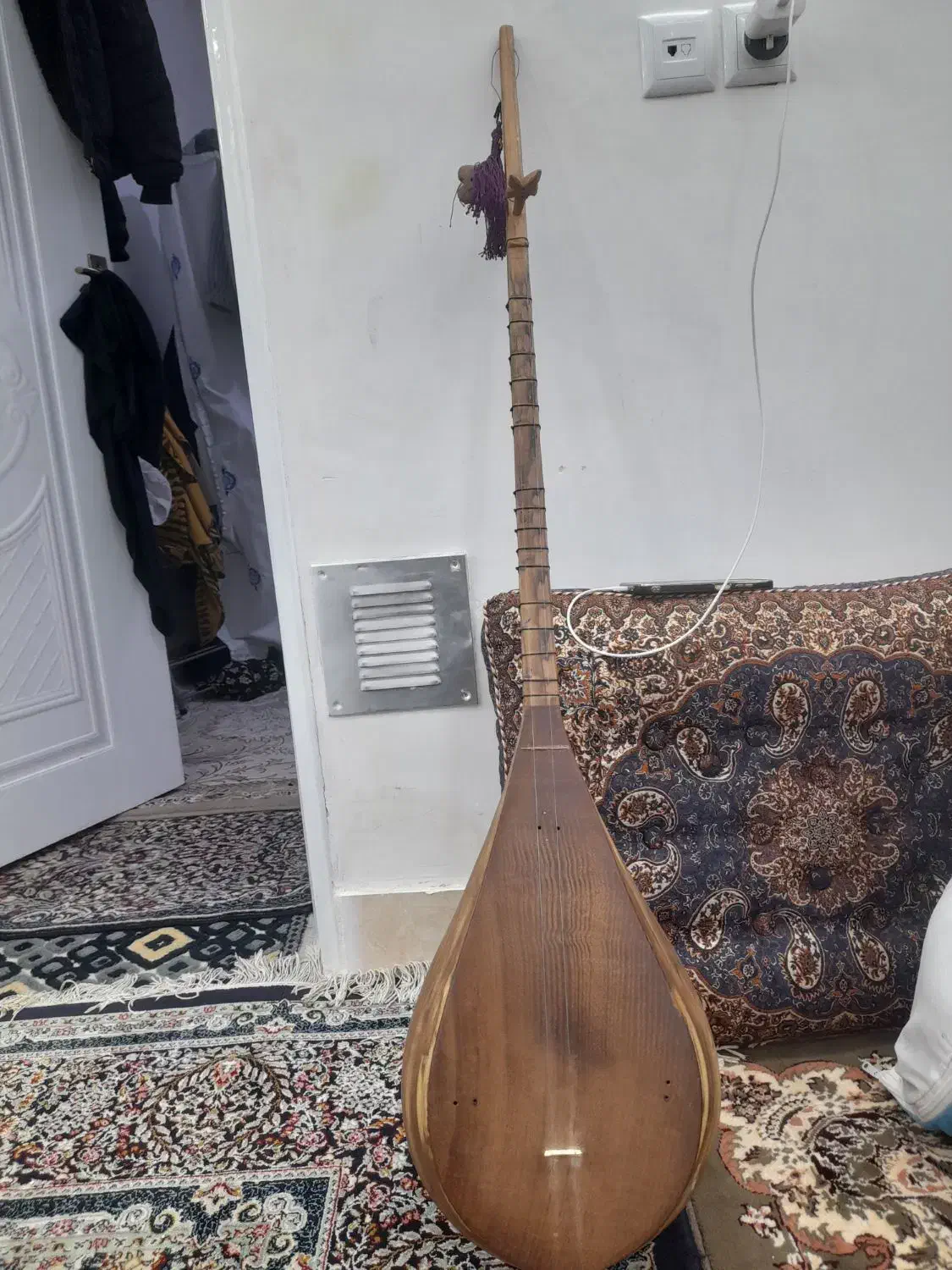 تارصوتی|سازهای سنتی|کاشمر, |دیوار