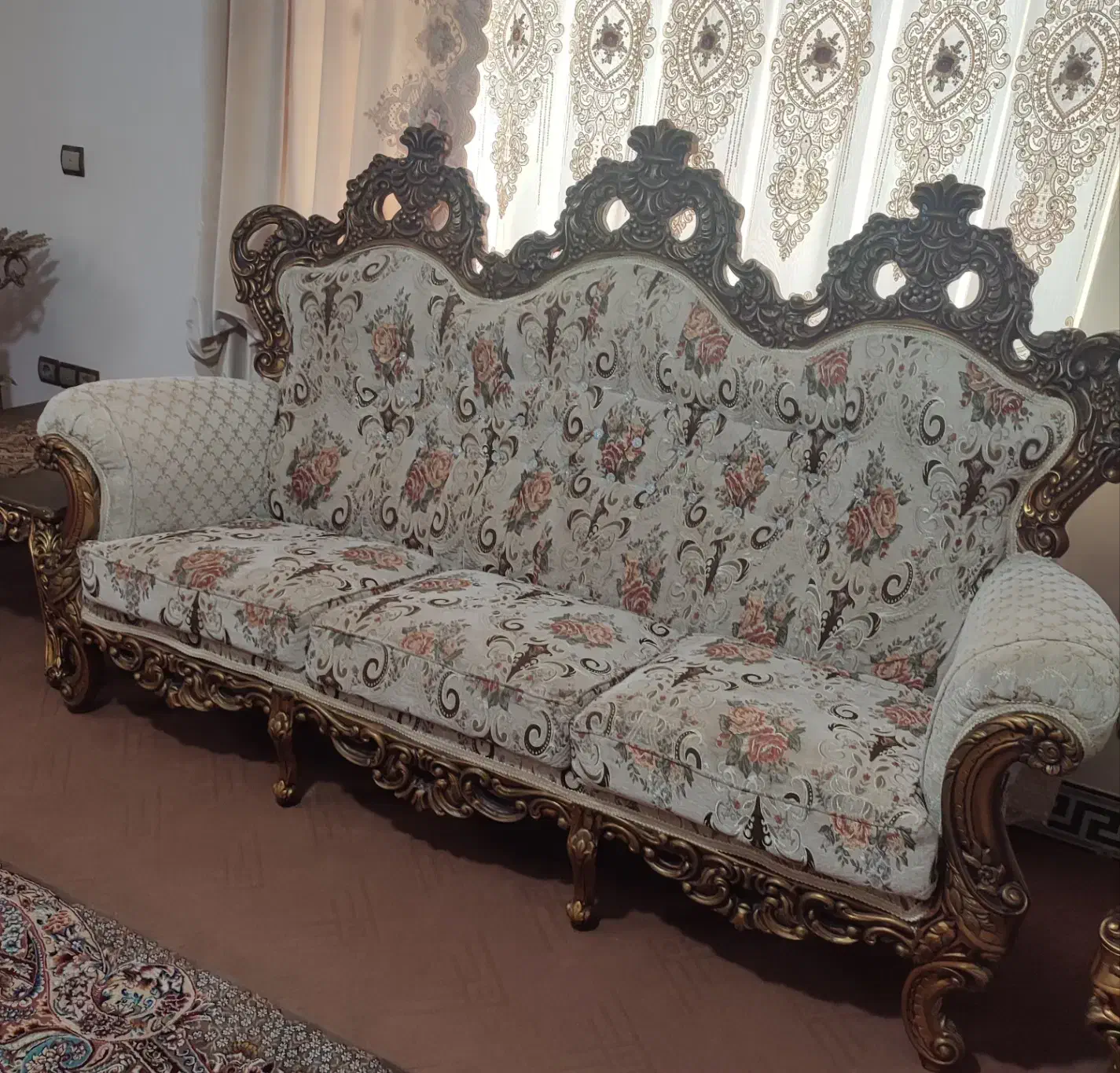 مبل سلطنتی ۹ نفره با سه تا میز عسلی  و بوفه|مبلمان خانگی و میز عسلی|آمل, |دیوار