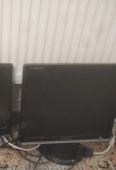 یک عدد مانیتور سامسونگ|قطعات و لوازم جانبی رایانه|قم, باجک دو|دیوار