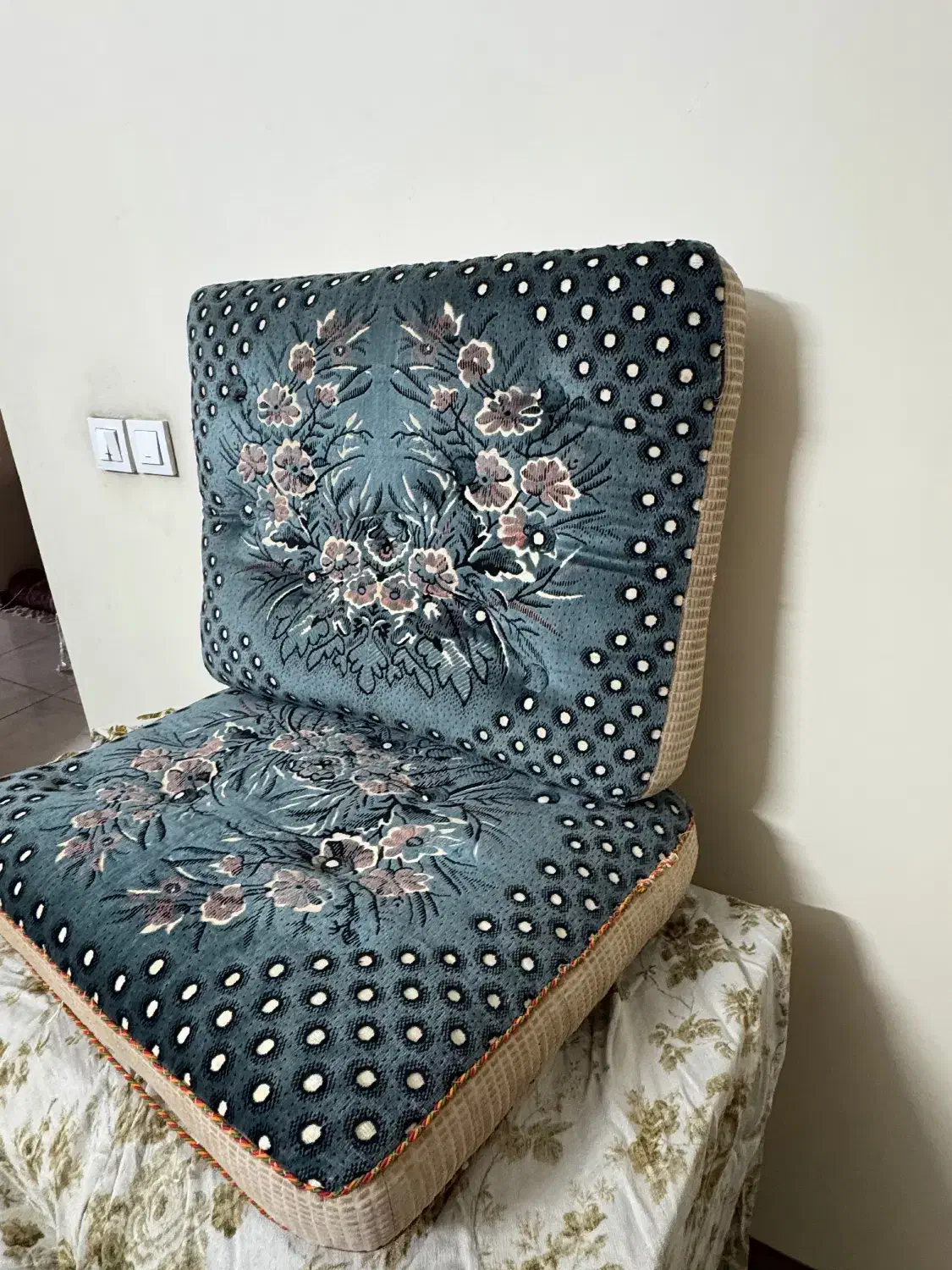 فروش پشتی قدیمی پنبه|پشتی|یزد, |دیوار