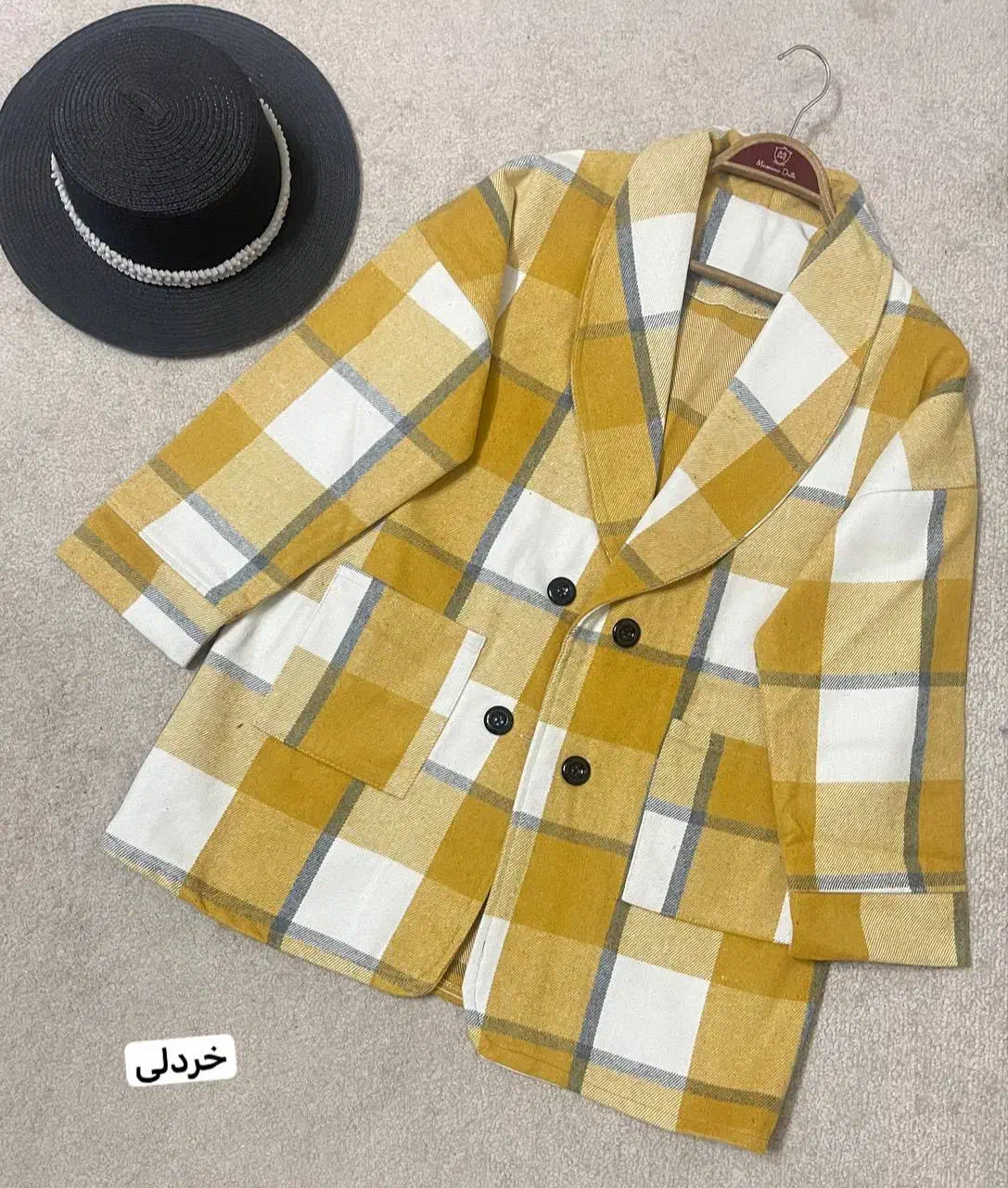 پالتو|لباس|فیروزکوه, |دیوار