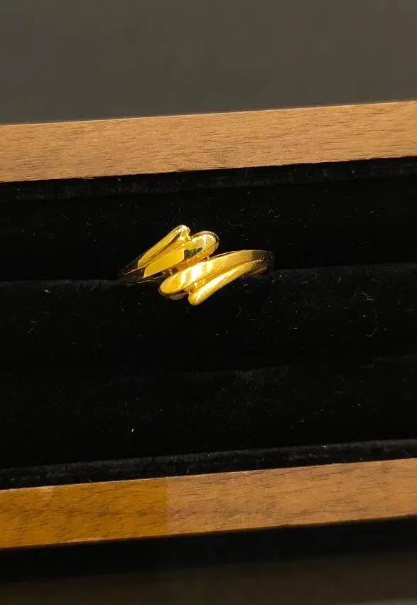 انگشتر زنانه مینیمال|جواهرات|صدرا-فارس, فاز ۱|دیوار