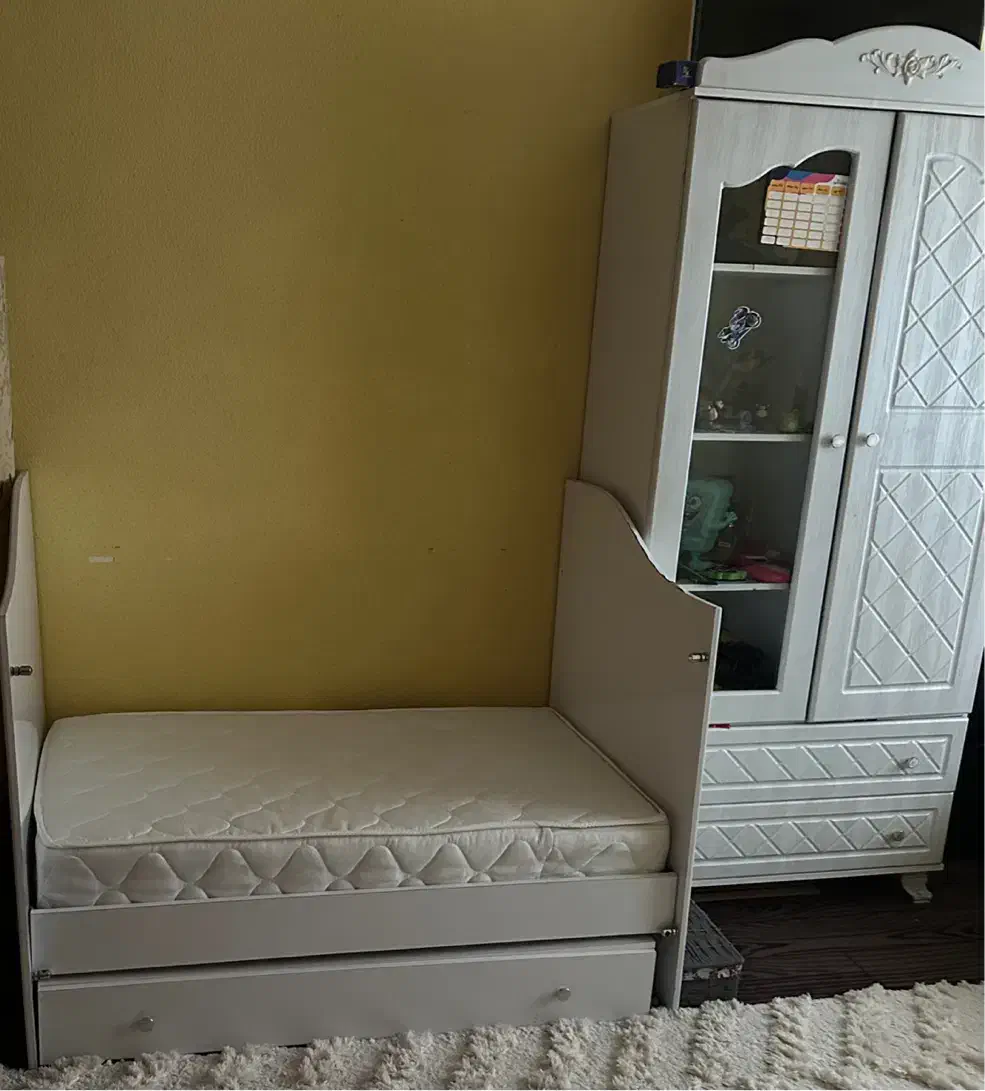 تخت کودک .اصلا استفاده نشده در حد نو .تشک کاملا نو|تخت و صندلی بچه|آستارا, |دیوار