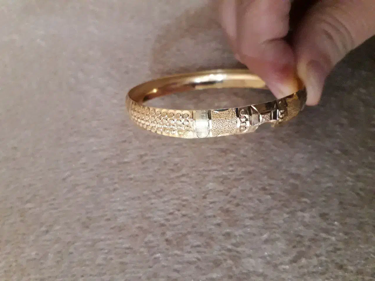 طلا در حده نو|جواهرات|قم, باغ شازده|دیوار