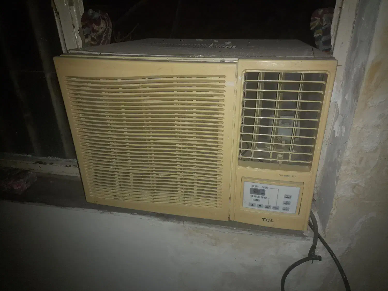 کولر پنجره ی کار کرده تمیز|کولر گازی و فنکوئل|گالیکش, |دیوار