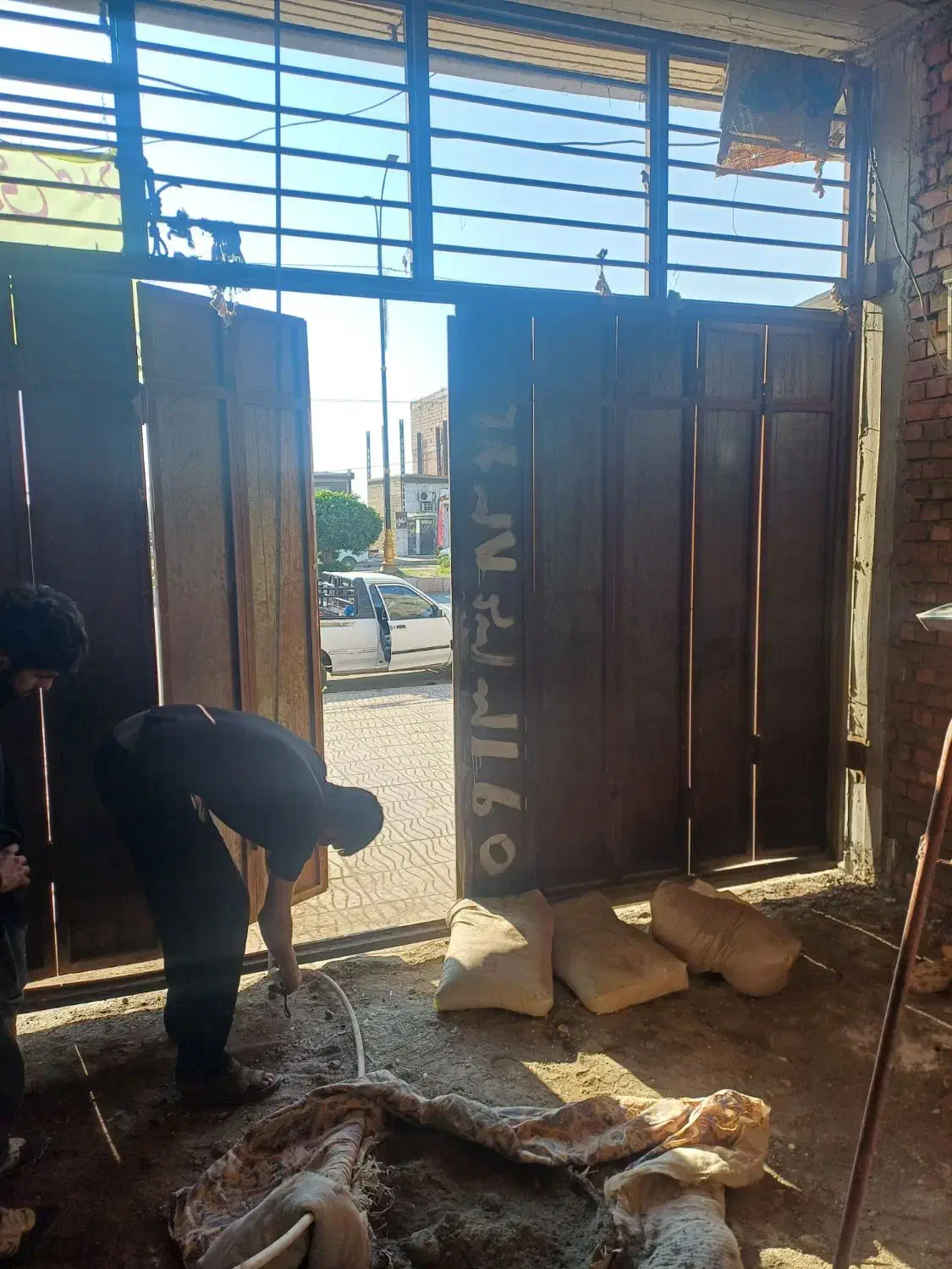 درب مغازه سه متر هشتاد عرض سه متر پنجاه ارتفاع|مصالح و تجهیزات ساختمان|رودبار (کرمان), |دیوار