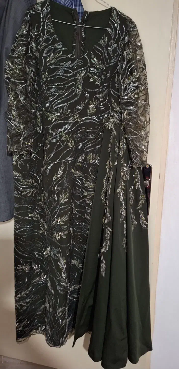 لباس مجلسی|لباس|نوبران, |دیوار