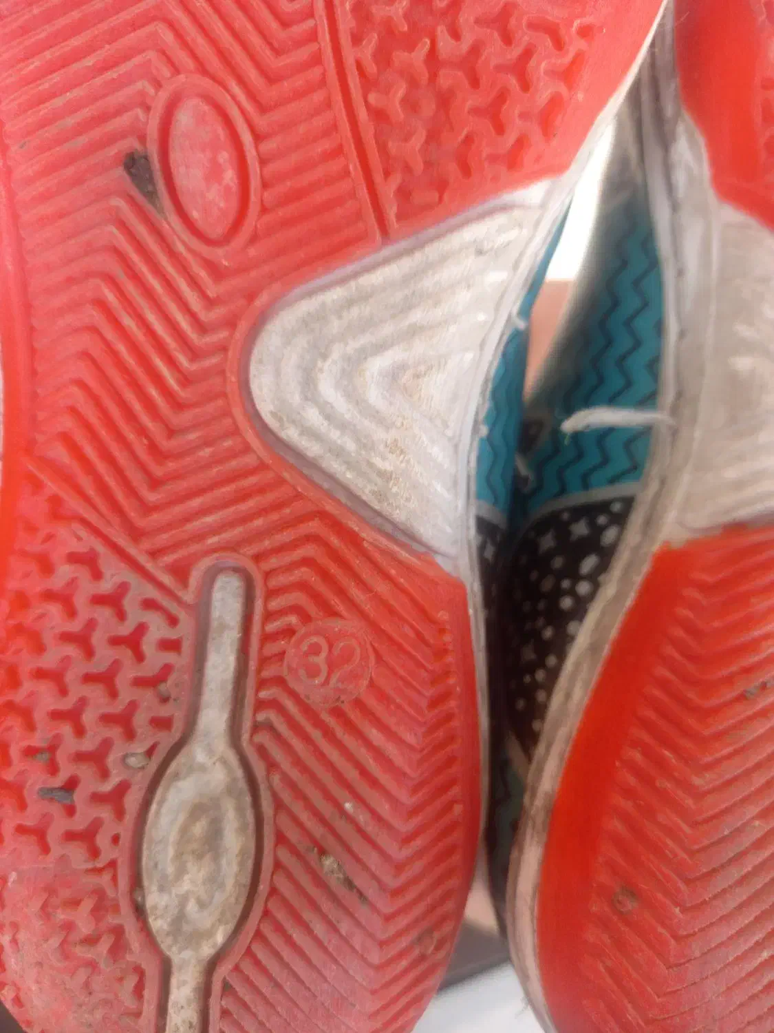 کفش فوتبال سایز ۳۲|کفش و لباس بچه|قزوین, |دیوار