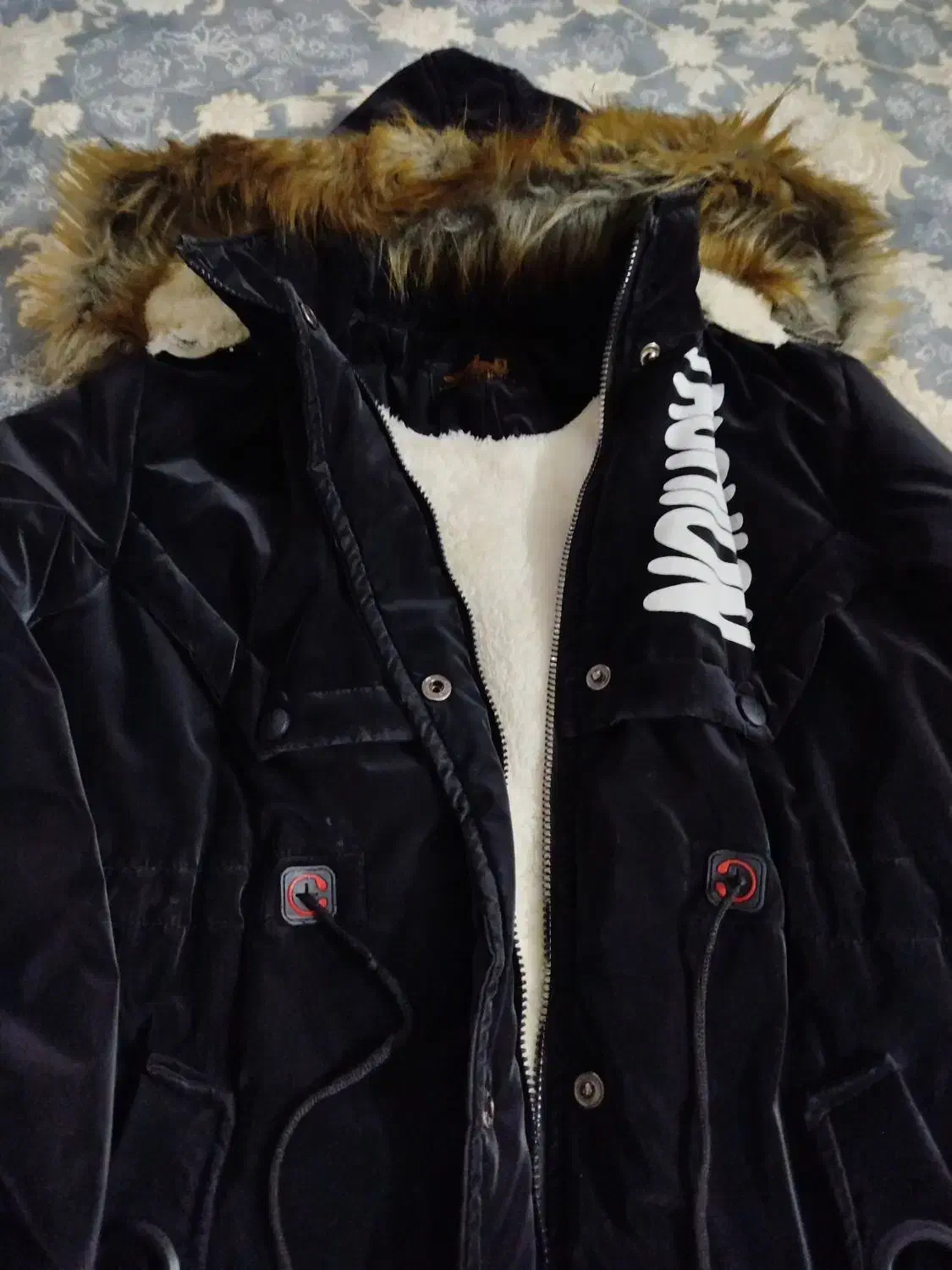 کاپشن کت|لباس|قم, ولیعصر|دیوار