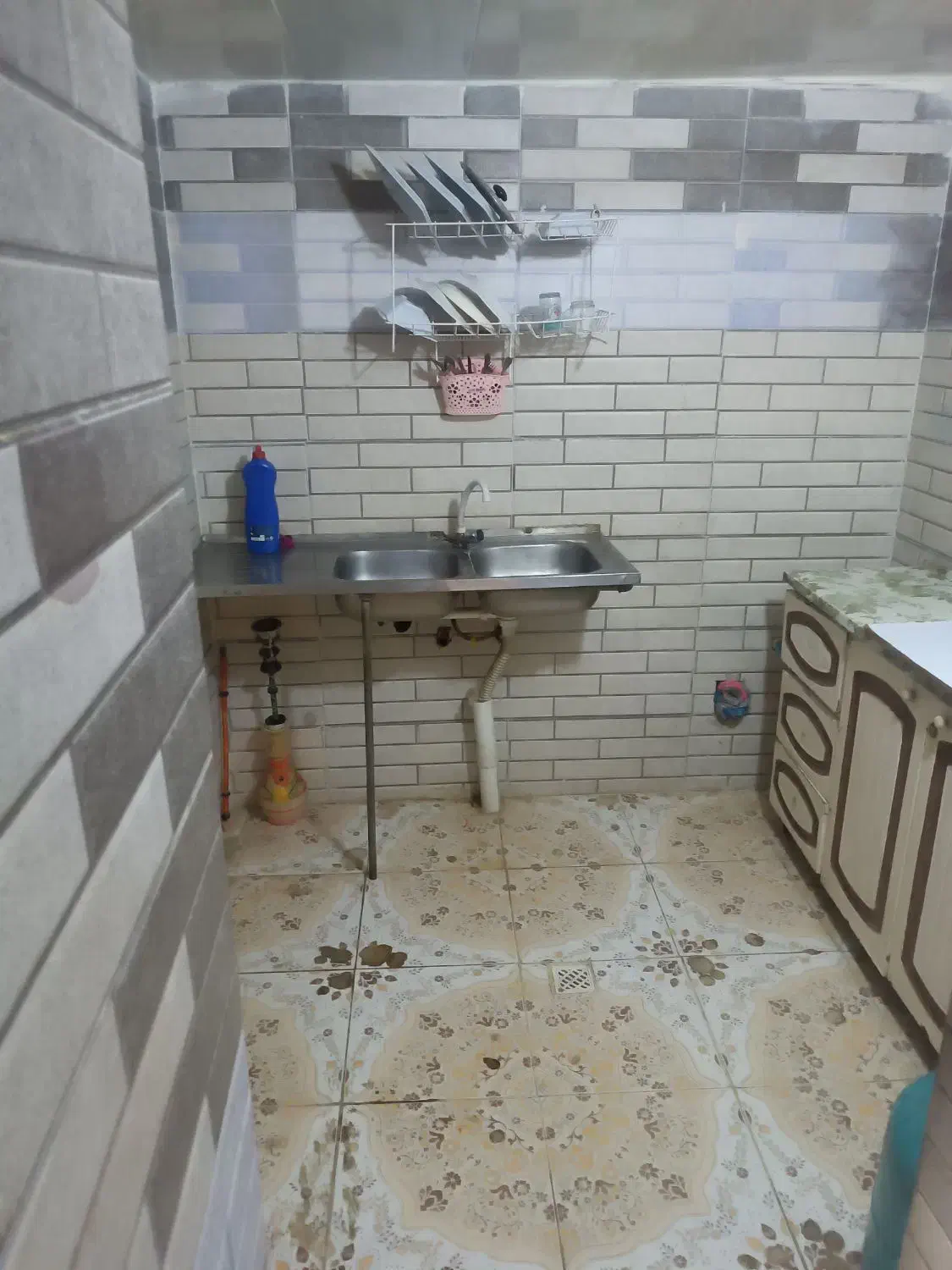 سویت بغل بیمارستان روزانه تمیزباامکانات حیاط داره|اجارهٔ کوتاه‌مدت آپارتمان و سوئیت|میناب, |دیوار