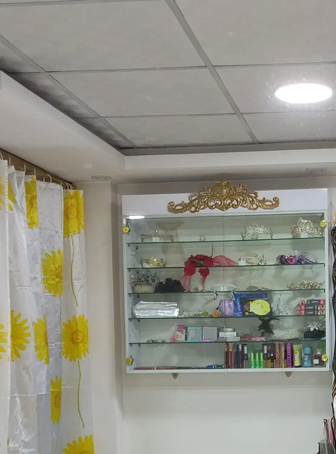 ویترین چراغ دار|بوفه، ویترین، کنسول|رشت, پل تالشان|دیوار