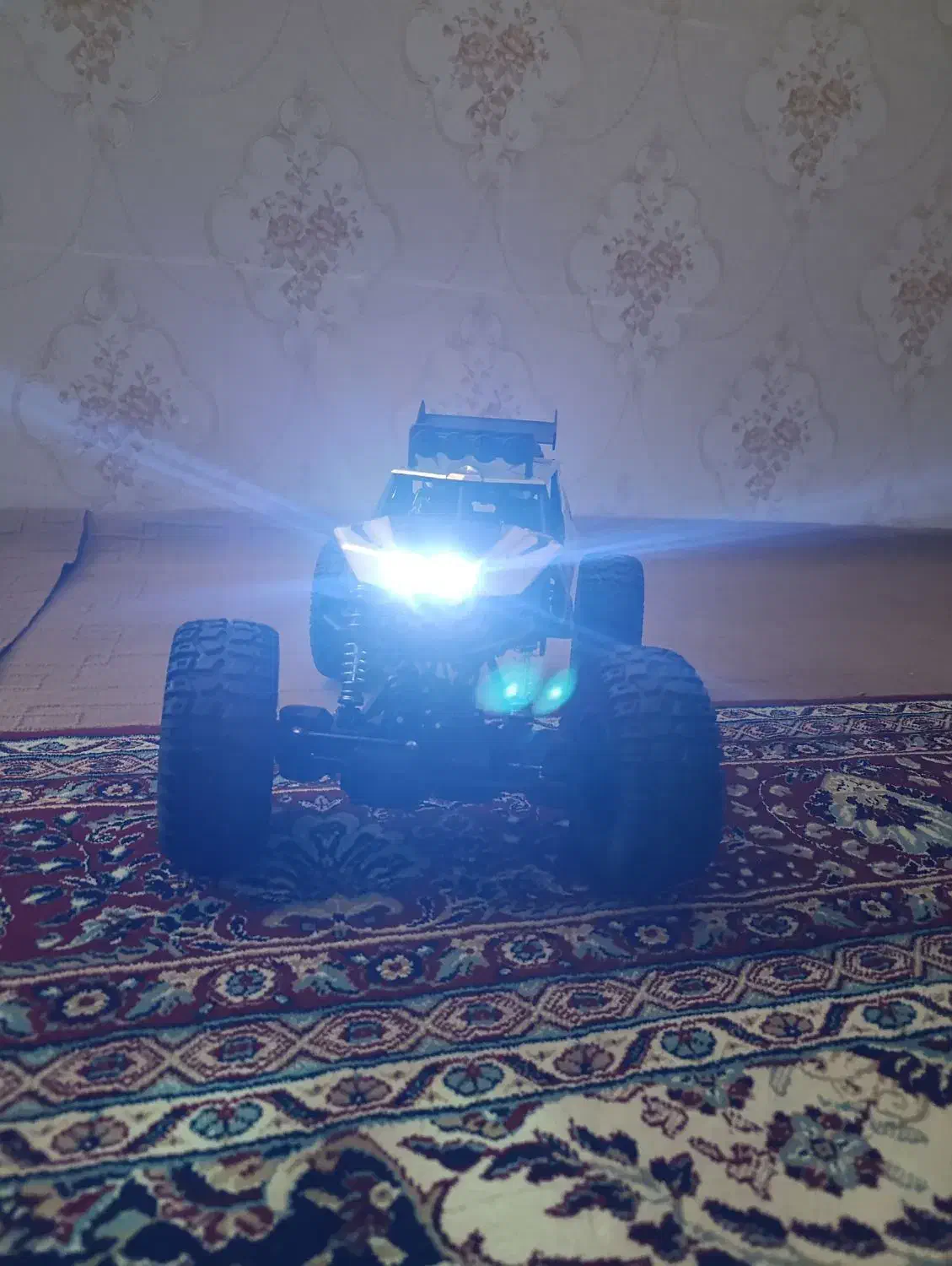 ماشین کنترلی بزرگ سالم|اسباببازی|تهران, سبلان (لشگر)|دیوار