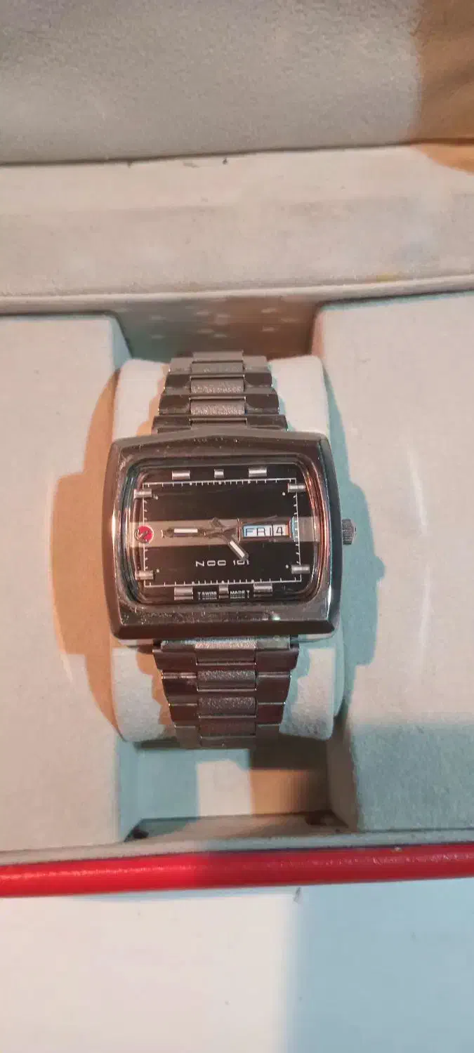 دو ساعت رادو در حد اکبند|ساعت|تهران, میرداماد|دیوار