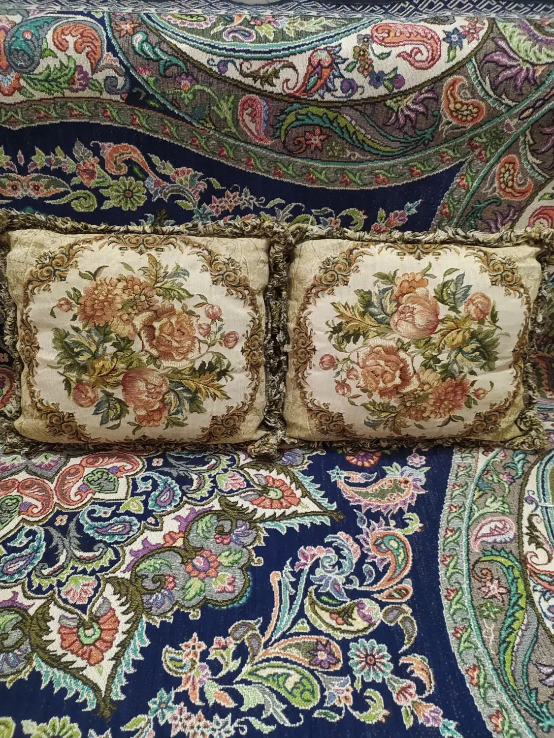 کوسن|صنایع دستی و سایر لوازم تزئینی|تربت‌حیدریه, باغ سلطانی|دیوار