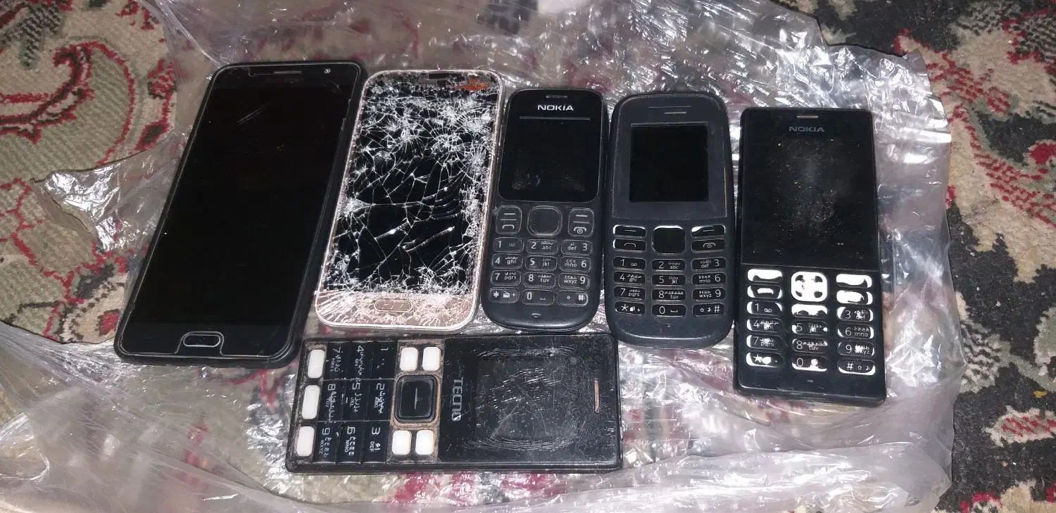 با سلام دو عدد گوشی J1دو عدد گوشیJ5|موبایل|مشگین شهر, |دیوار