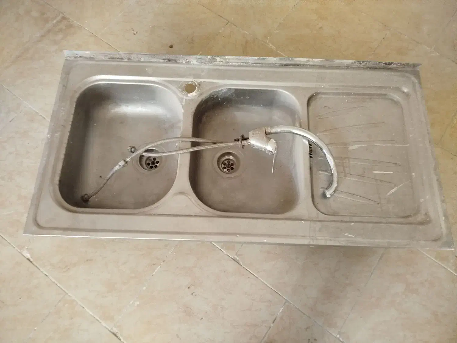 یک عدد سینک به همراه شیر استیل البرز|لوازم سرویس بهداشتی|مشهد, انقلاب|دیوار