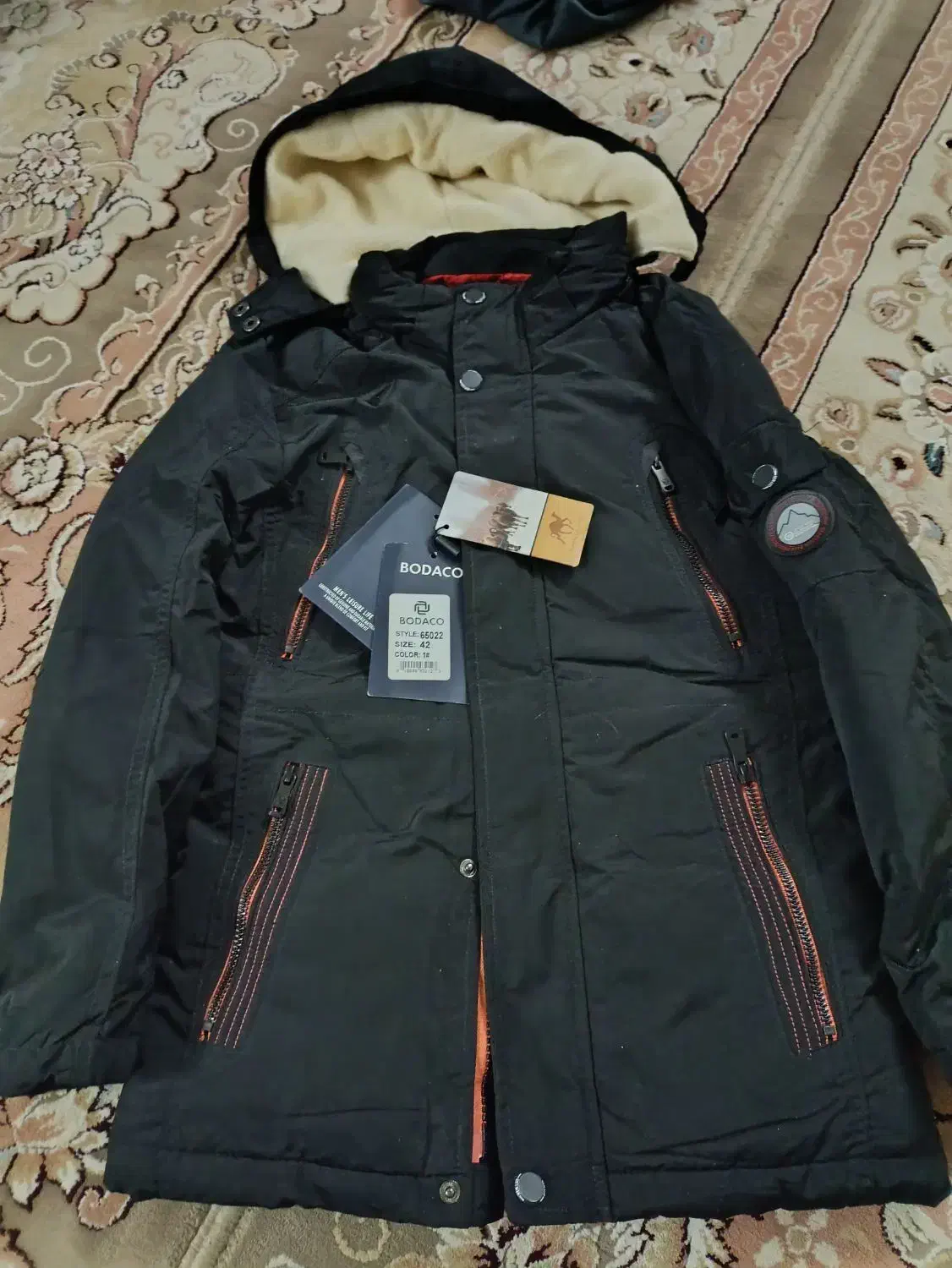 کاپشن|لباس|فارسان, |دیوار