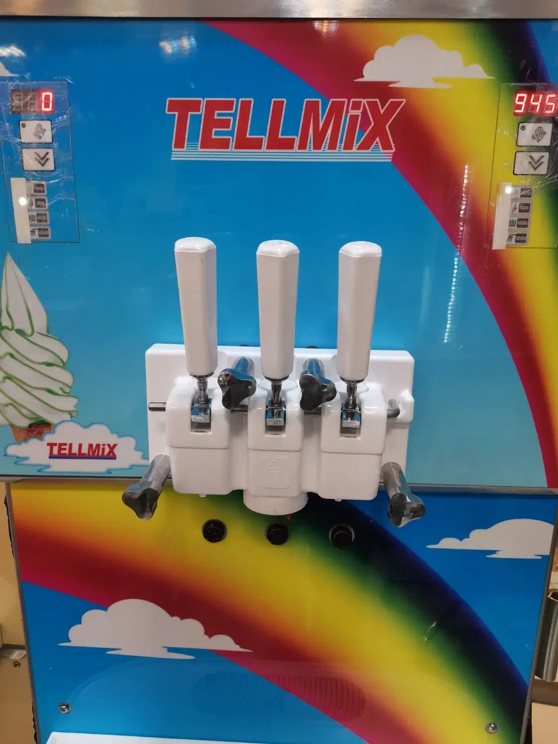 نیازمند نیروی آقا ماهر در بستنی فروشی|استخدام خدمات فروشگاه و رستوران|کرمان, |دیوار