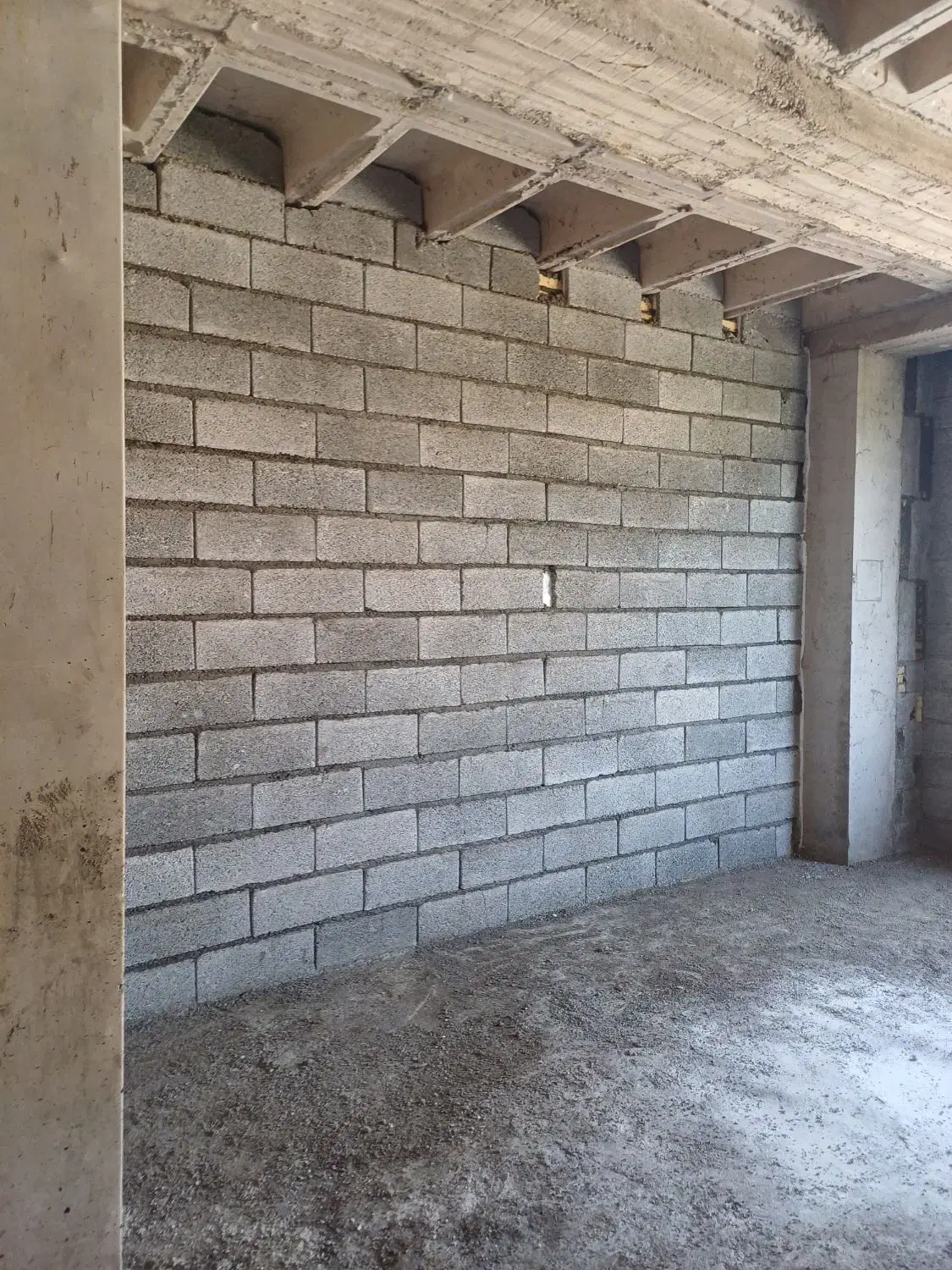 کارگر واستادکار برای کاشیکاری وبنایی|استخدام معماری، عمران و ساختمانی|رودسر, |دیوار