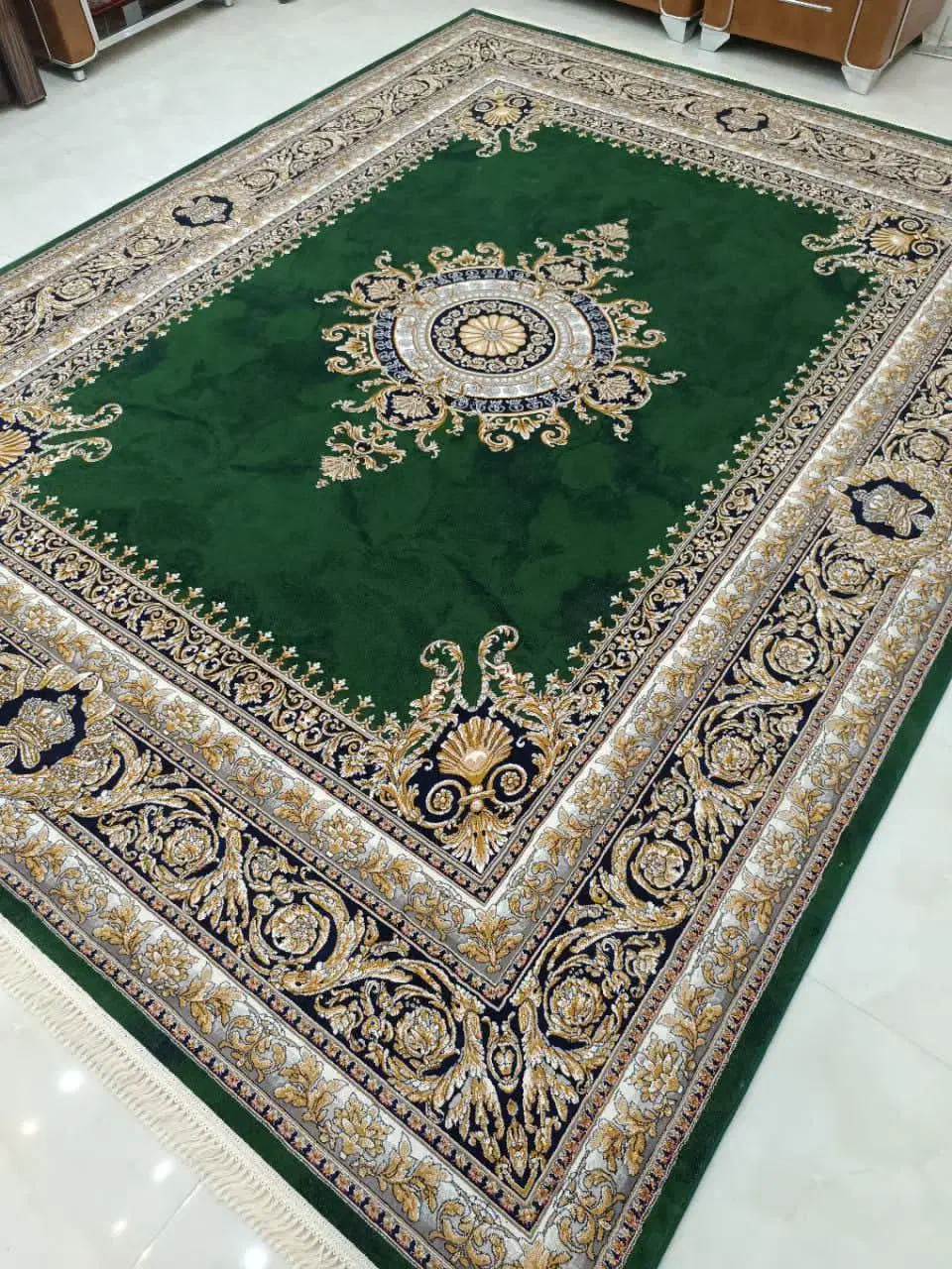 فرش کلان زیر  نرخ بازار /تنوع طرح و رنگ|فرش|ساری, |دیوار