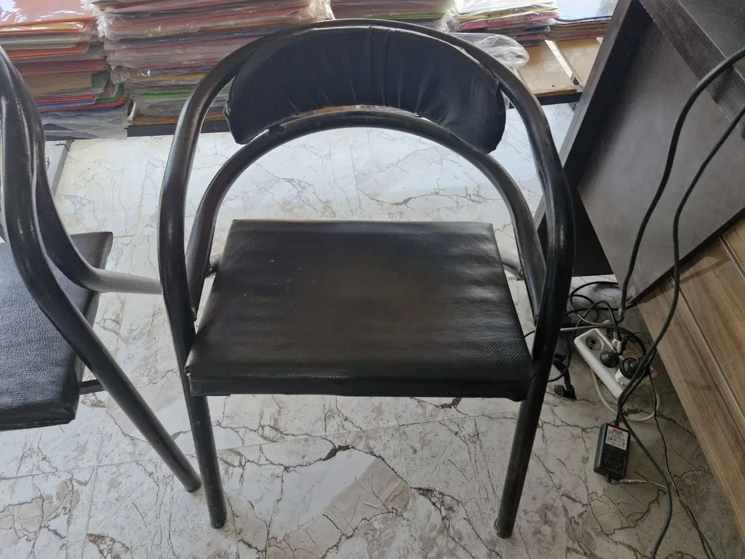 یک عدد صندلی نیمه راحتی|مبلمان اداری|ارومیه, |دیوار