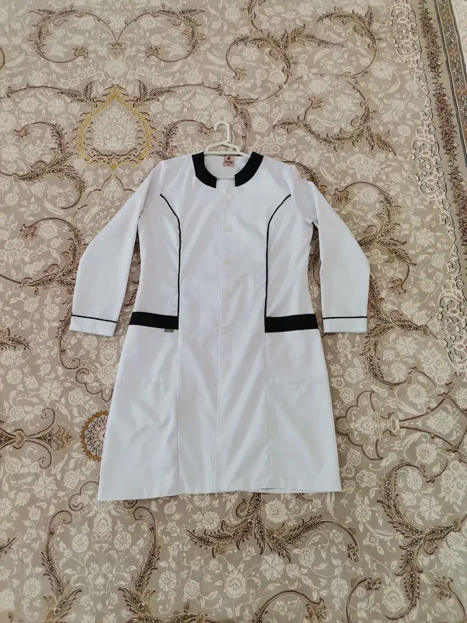 روپوش پزشکی یا پرستاری|لباس|بروجن, |دیوار